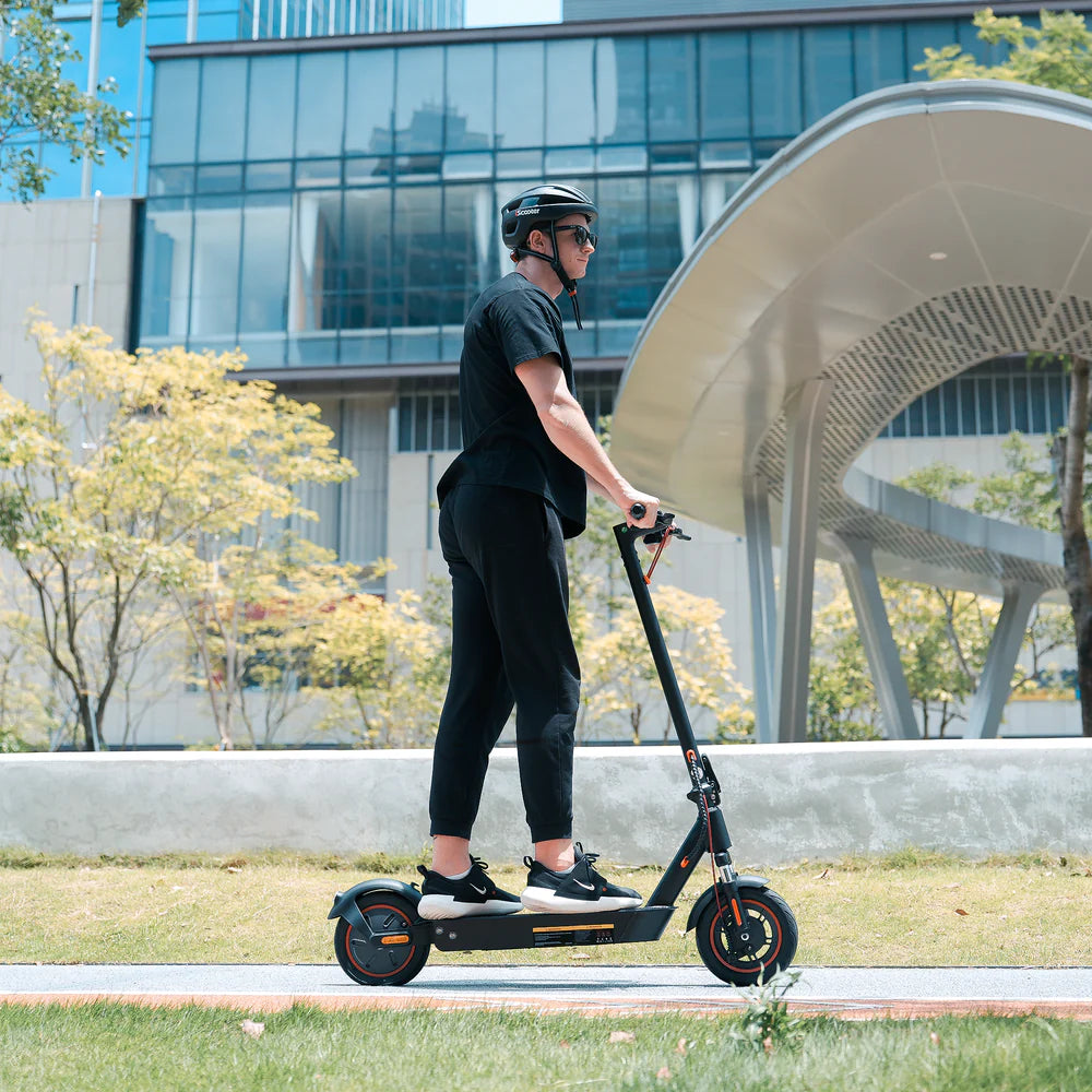 iScooter i10Plus 800W Motor E Scooter Foldable with 10" Pneumatic Tires