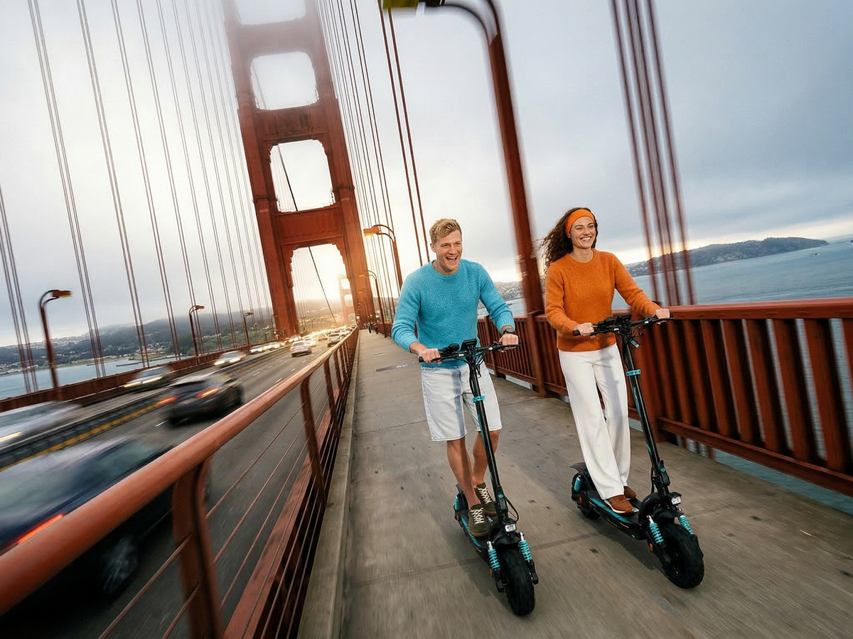 isinwheel GT2 Pro electric scooter display and handlebar
