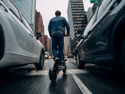 isinwheel GT4 Dual electric scooter display and handlebar
