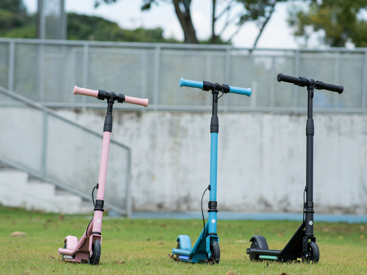 isinwheel S2 kids electric scooter folding design