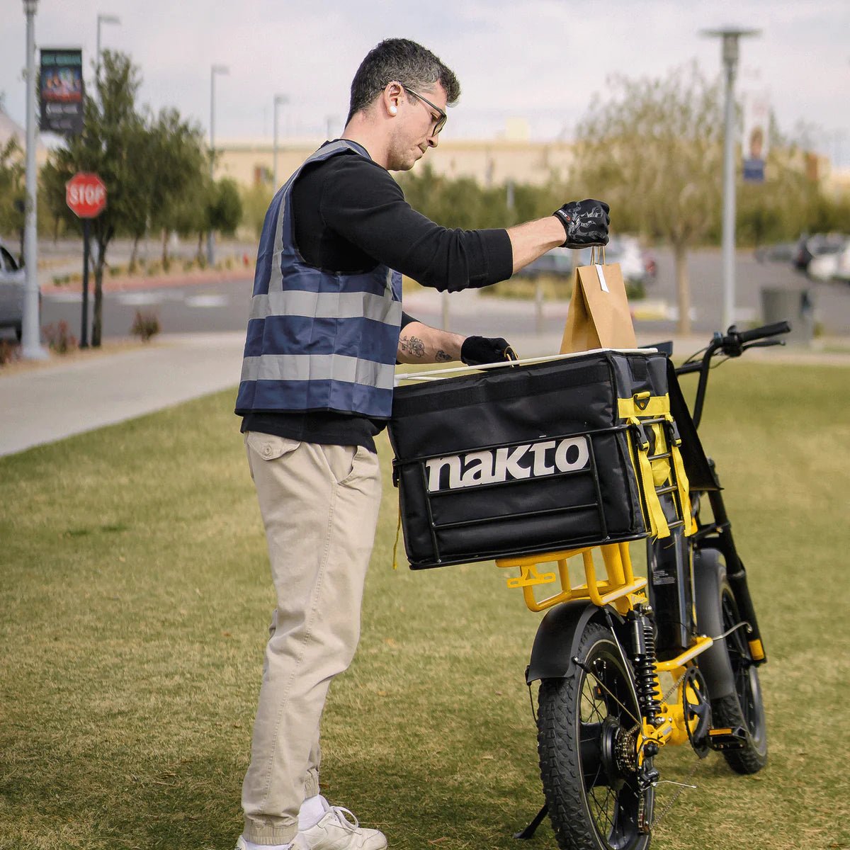 Insulated Food Delivery BagSporting Goods > Outdoor Recreation > Cycling > Bicycle AccessoriesEvolveRide